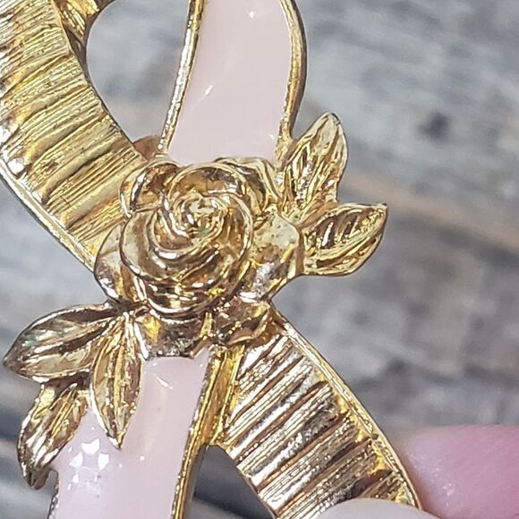 VINTAGE AVON Breast Cancer Awareness Ribbon Pin - Picture 6 of 6